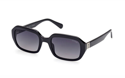 نظارات شمسية من Guess طراز GU8244 01B